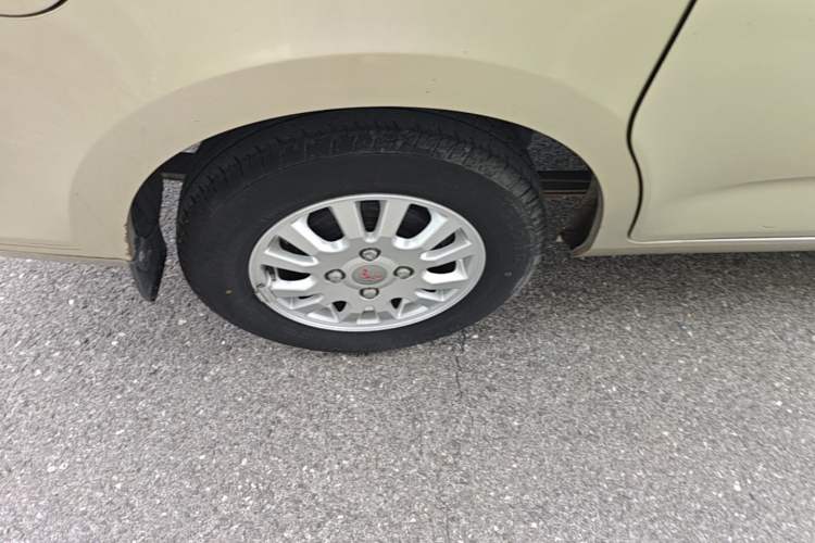 Used Wuling Rongguang V 2016 1.2L Standard Version Right Rear Wheel Hub