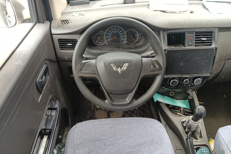 Used Wuling Rongguang V 2016 1.5L Standard Version Steering Wheel