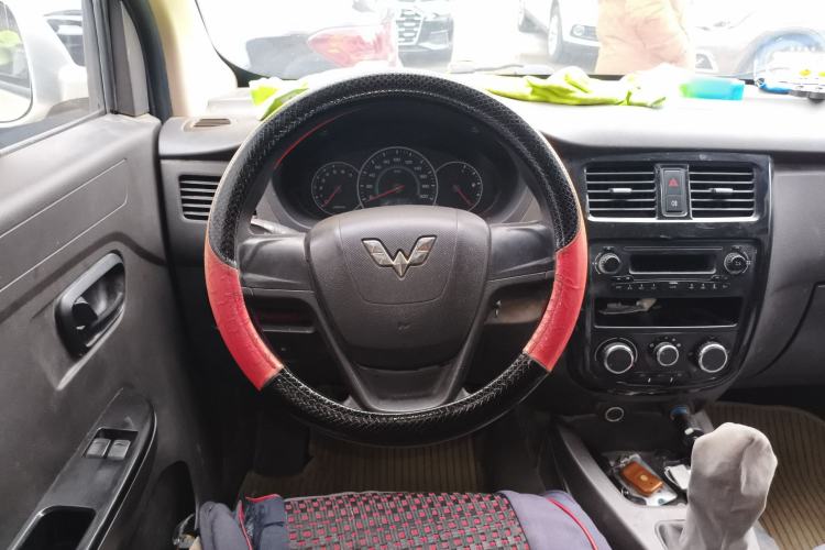 Used Wuling Rongguang V 2016 1.5L Standard Version Steering Wheel