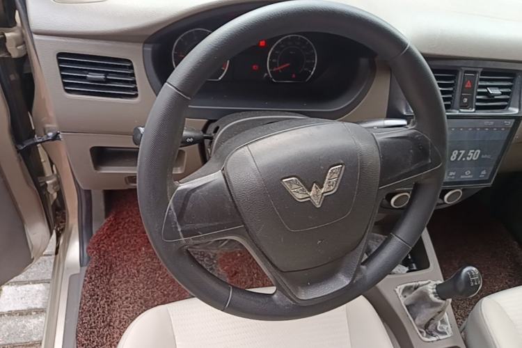 Used Wuling Rongguang V 2016 1.5L Practical Version Steering Wheel