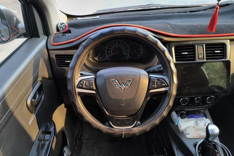 Used Wuling Rongguang V 2016 1.5L Standard Version Steering Wheel