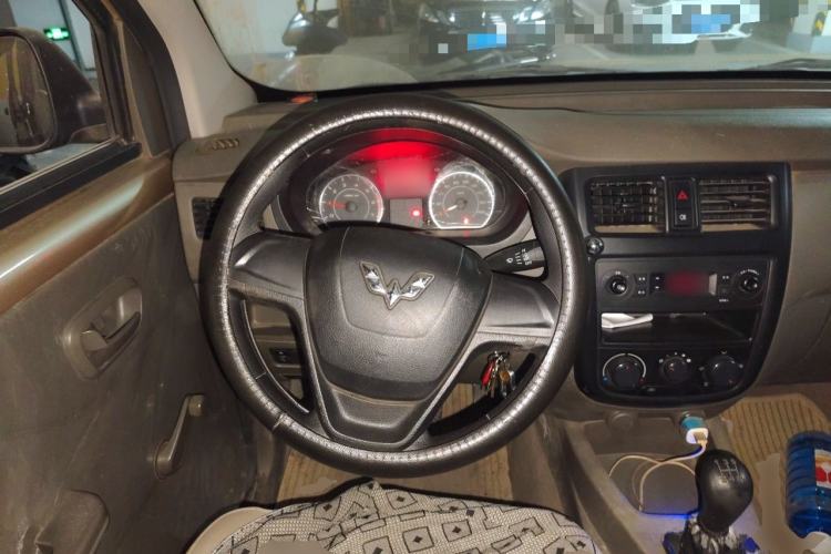Used Wuling Rongguang V 2016 1.5L Practical Version Non-Power-Assisted Steering Wheel