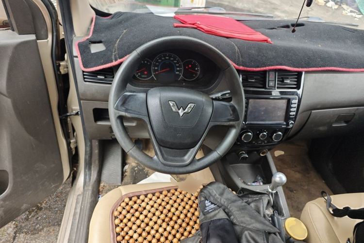 Used Wuling Rongguang V 2016 1.5L Standard Version Steering Wheel