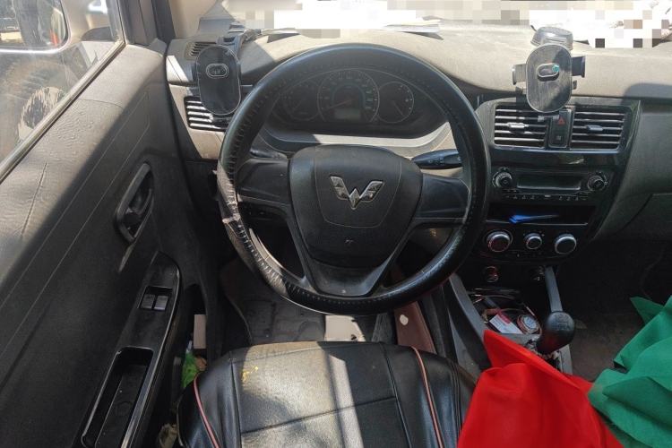 Used Wuling Rongguang V 2016 1.2L Standard Version Steering Wheel