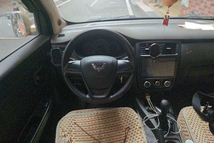 Used Wuling Rongguang V 2016 1.5L Standard Version Steering Wheel