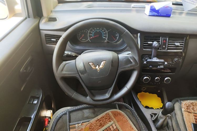 Used Wuling Rongguang V 2016 1.5L Practical Version Non-Power-Assisted Steering Wheel