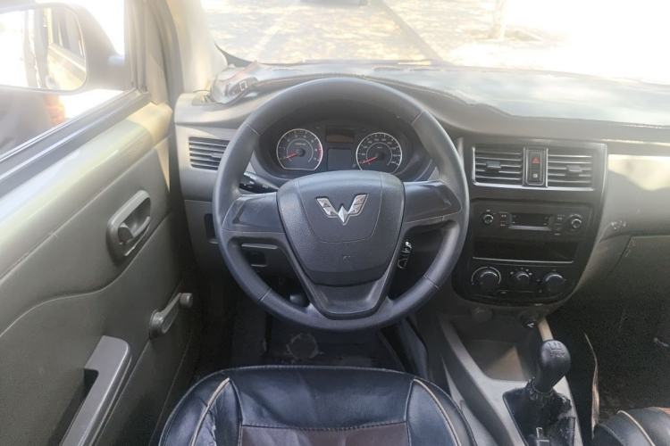 Used Wuling Rongguang V 2016 1.2L Practical Model Non-Power-Assisted Steering Wheel