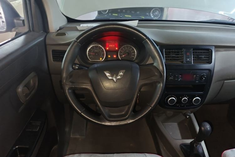 Used Wuling Rongguang V 2016 1.5L Practical Version Steering Wheel