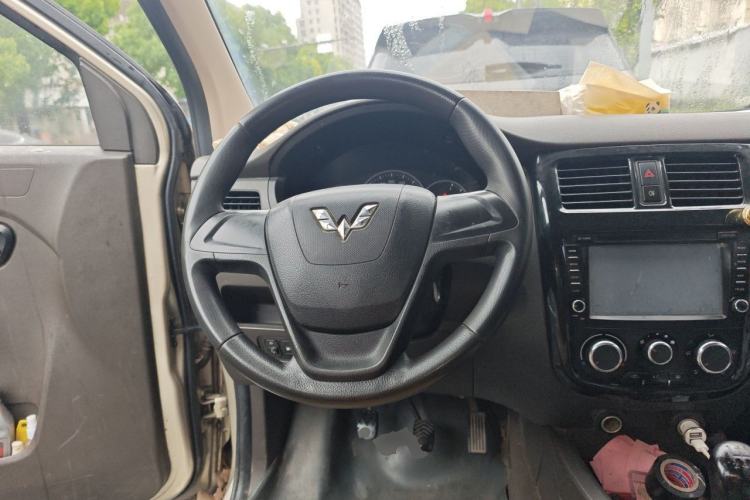 Used Wuling Rongguang V 2016 1.5L Standard Version Steering Wheel
