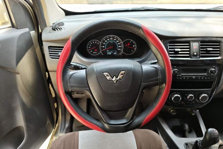 Used Wuling Rongguang V 2016 1.5L Standard Version Steering Wheel