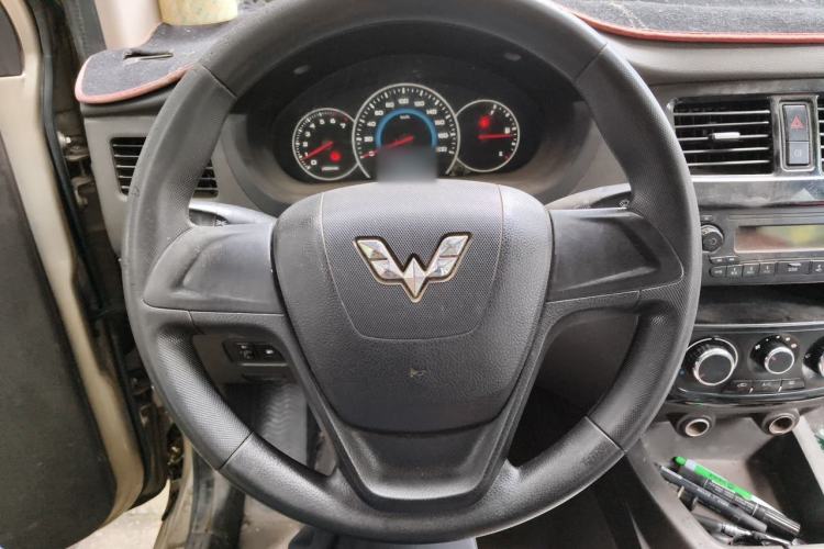 Used Wuling Rongguang V 2016 1.2L Standard Version Steering Wheel