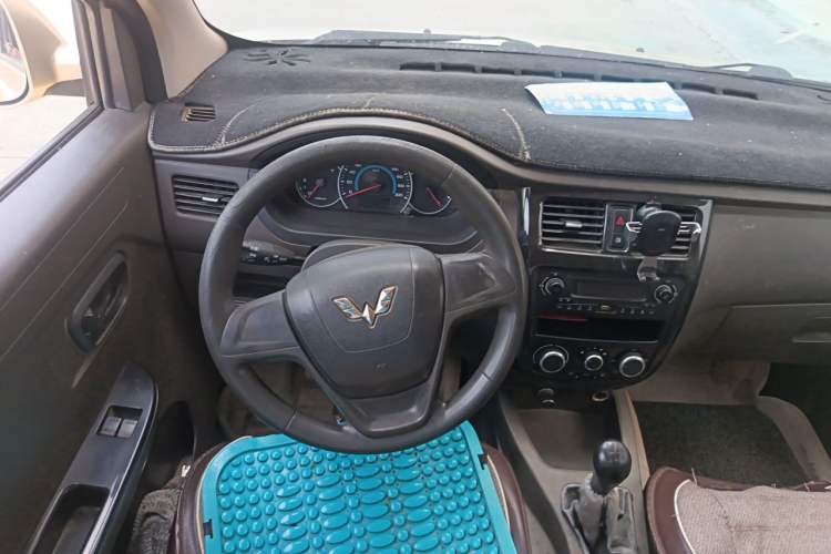 Used Wuling Rongguang V 2016 1.5L Practical Version Non-Power-Assisted Steering Wheel