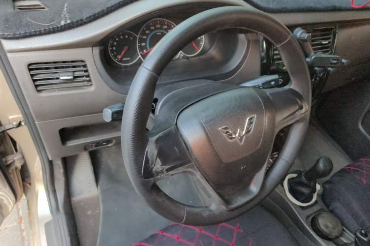 Used Wuling Rongguang V 2016 1.5L Standard Version Steering Wheel