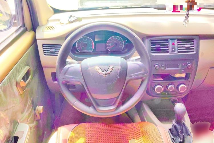 Used Wuling Rongguang V 2016 1.2L Practical Version Steering Wheel