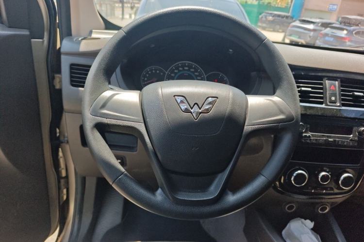 Used Wuling Rongguang V 2016 1.5L Standard Version Steering Wheel