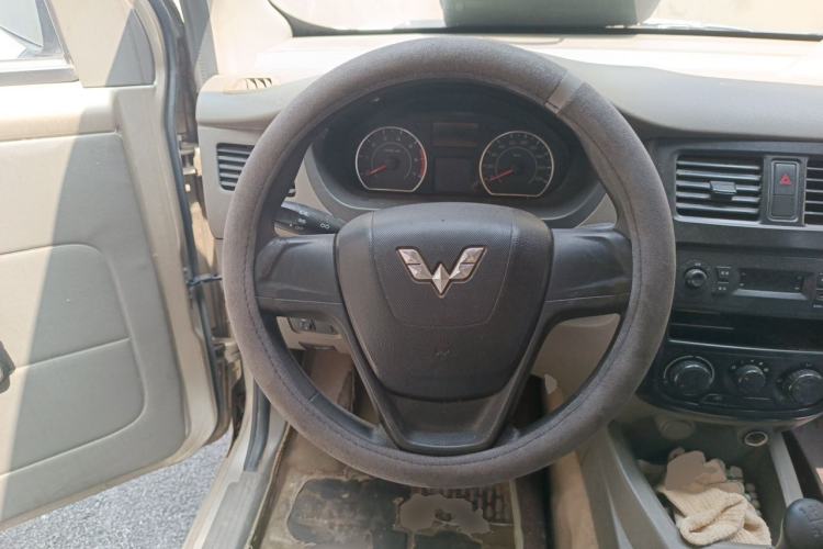 Used Wuling Rongguang V 2016 1.2L Practical Version Steering Wheel