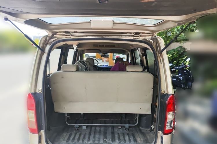 Used Wuling Rongguang V 2016 1.5L Practical Version Non-Power-Assisted Trunk