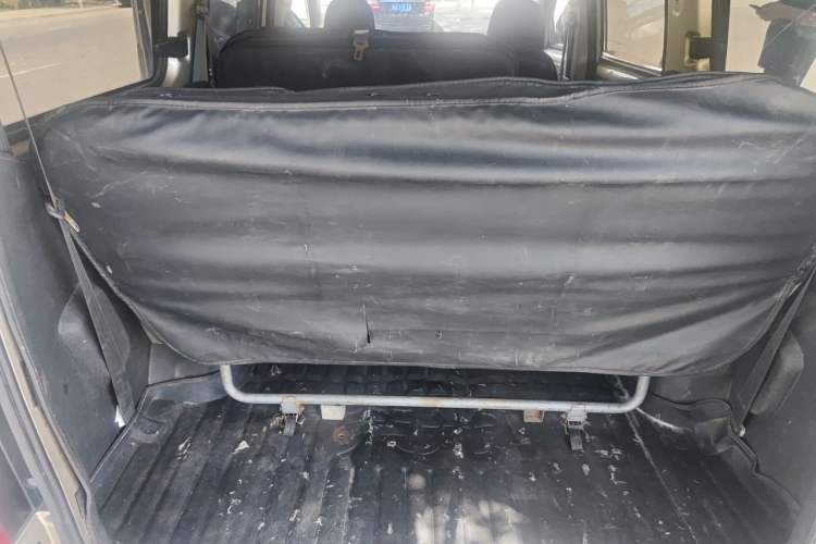 Used Wuling Rongguang V 2016 1.2L Practical Model Non-Power-Assisted Trunk