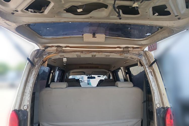 Used Wuling Rongguang V 2016 1.5L Practical Version Non-Power-Assisted Trunk