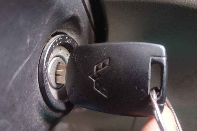 Used Wuling Rongguang V 2016 1.5L Practical Version Vehicle Key