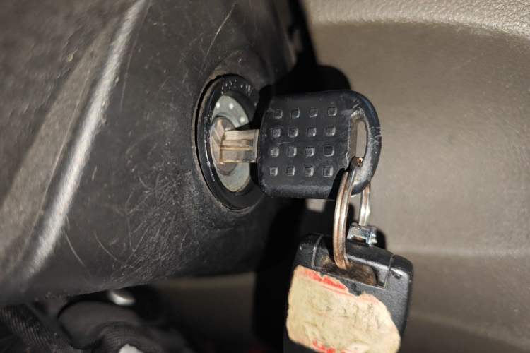 Used Wuling Rongguang V 2016 1.2L Practical Version Vehicle Key