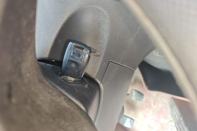 Used Wuling Rongguang V 2016 1.5L Standard Version Vehicle Key