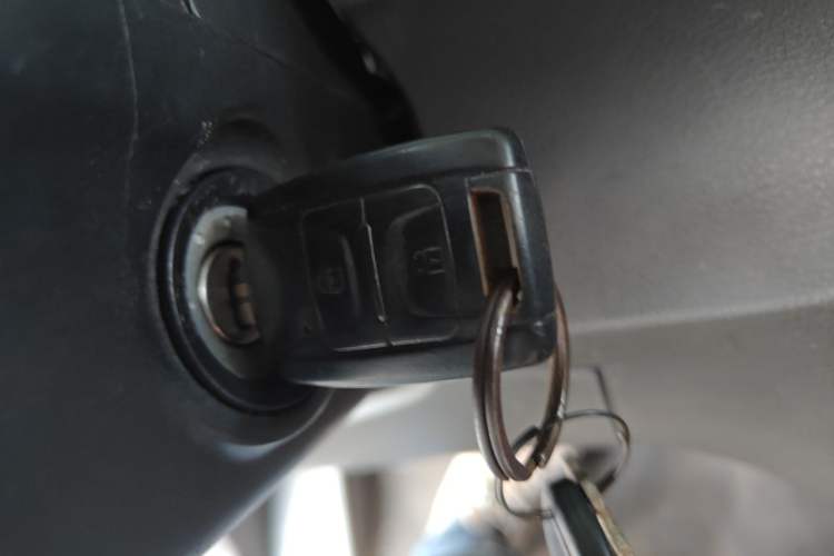 Used Wuling Rongguang V 2016 1.5L Standard Version Vehicle Key