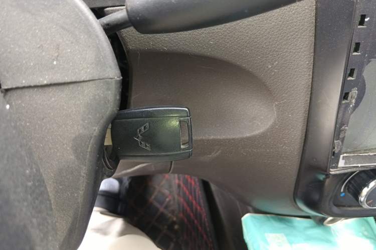 Used Wuling Rongguang V 2016 1.5L Standard Version Vehicle Key