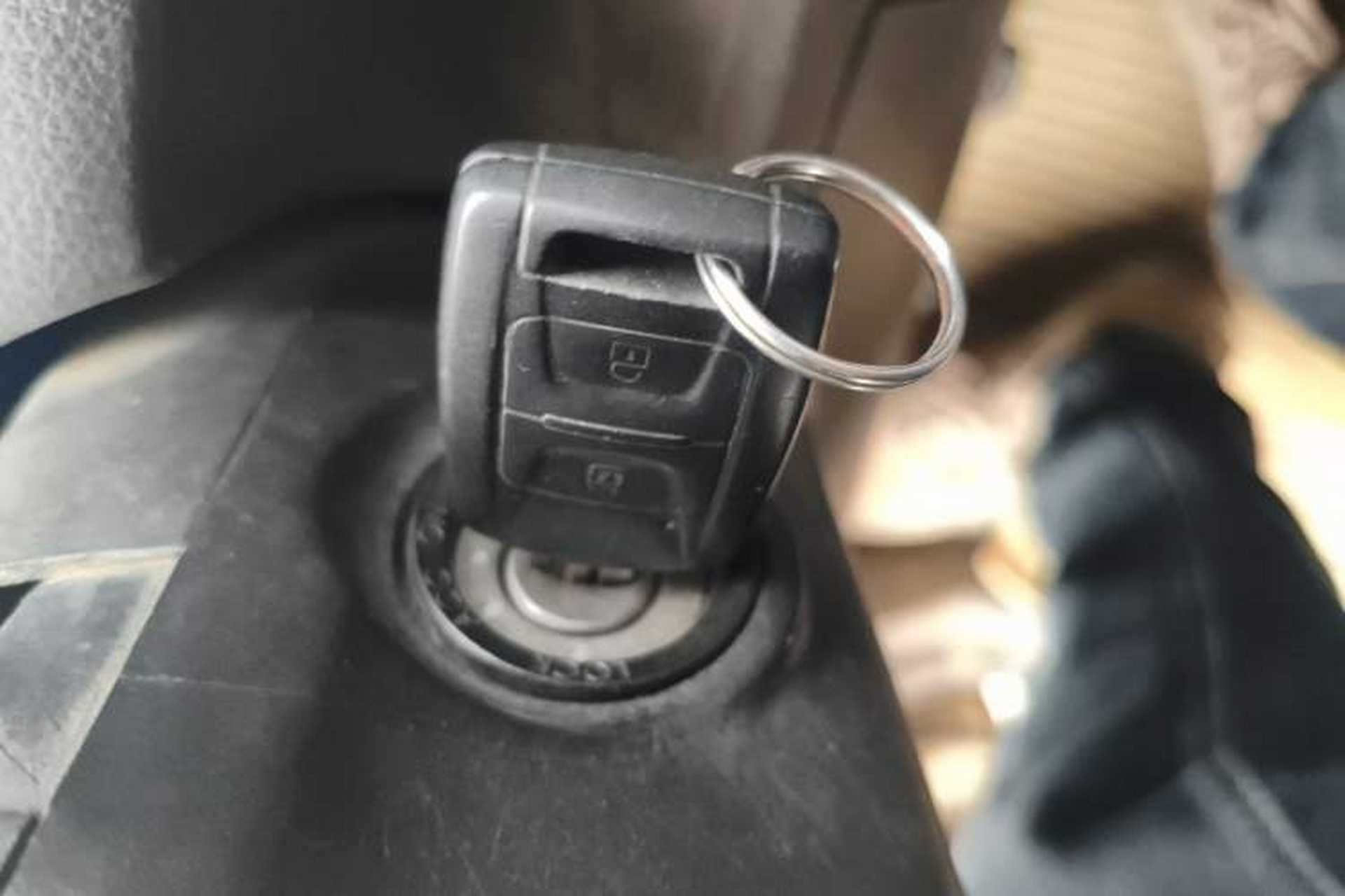 Used Wuling Rongguang V 2016 1.5L Standard Version Vehicle Key