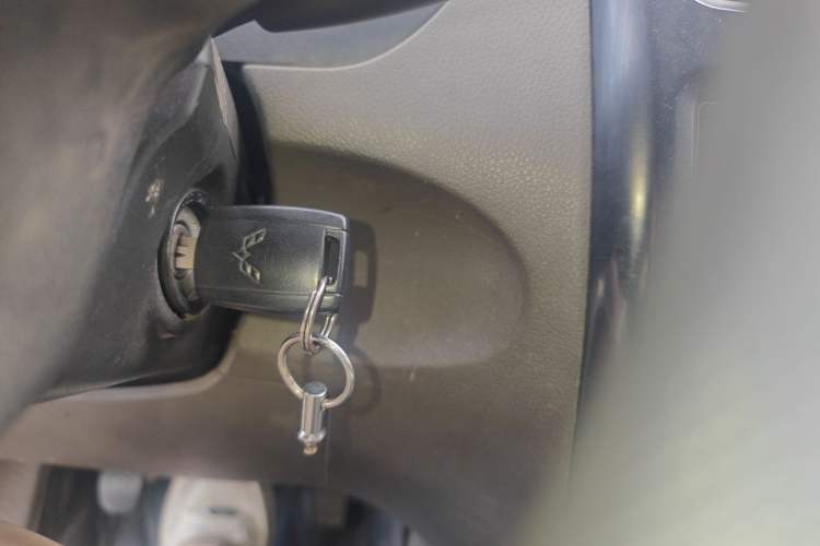 Used Wuling Rongguang V 2016 1.2L Practical Model Non-Power-Assisted Vehicle Key