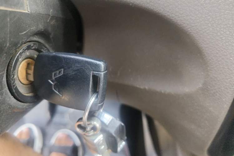 Used Wuling Rongguang V 2016 1.2L Practical Model Non-Power-Assisted Vehicle Key