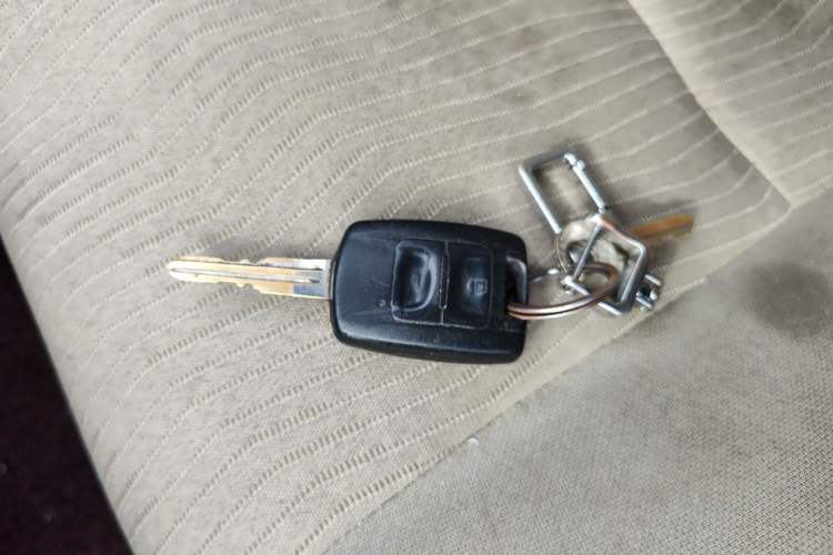 Used Wuling Rongguang V 2016 1.2L Practical Version Vehicle Key