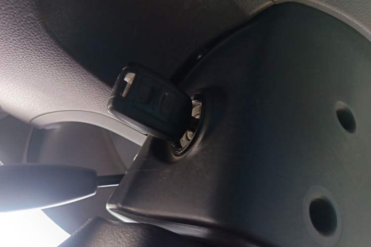Used Wuling Rongguang V 2016 1.5L Practical Version Non-Power-Assisted Vehicle Key