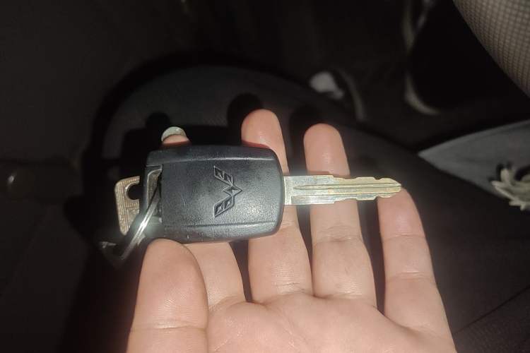 Used Wuling Rongguang V 2016 1.2L Practical Model Non-Power-Assisted Vehicle Key