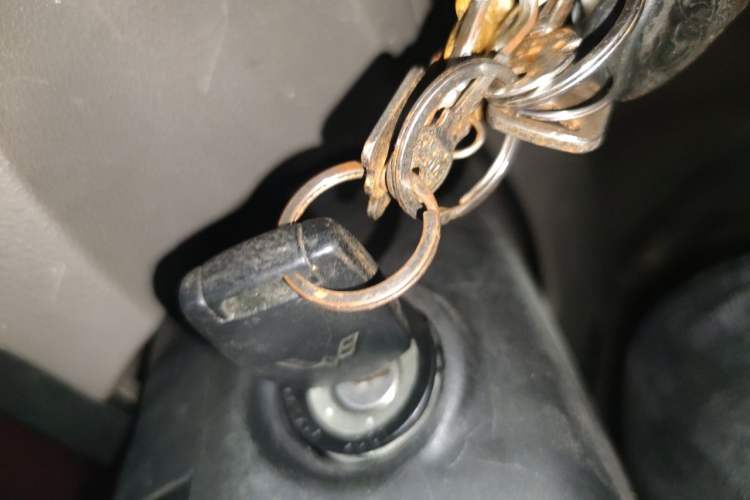 Used Wuling Rongguang V 2016 1.2L Practical Version Vehicle Key