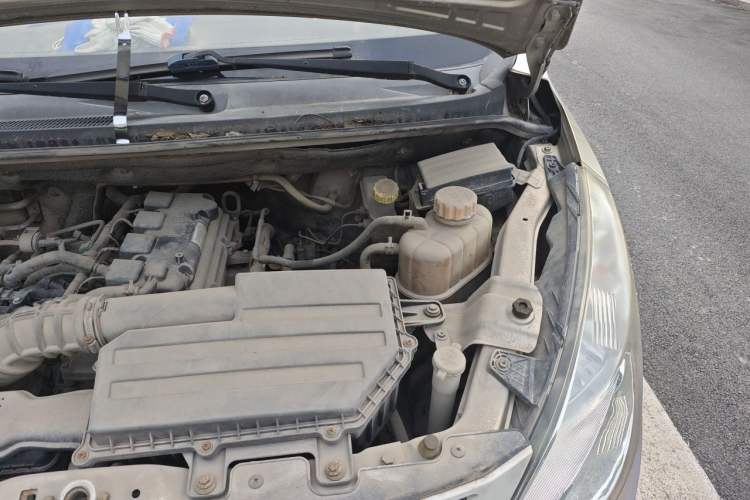 Used Wuling Rongguang V  Engine Bay Left