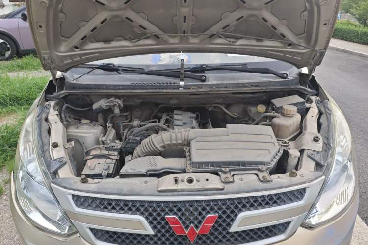 Used Wuling Rongguang V  Engine Bay