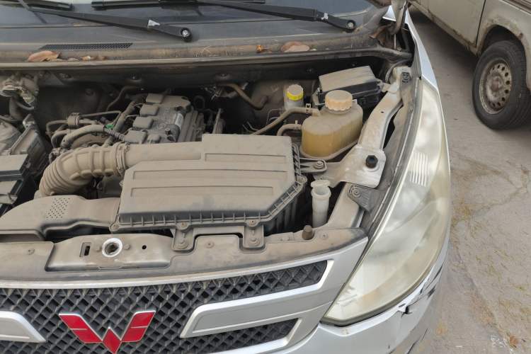 Used Wuling Rongguang V  Engine Bay Left