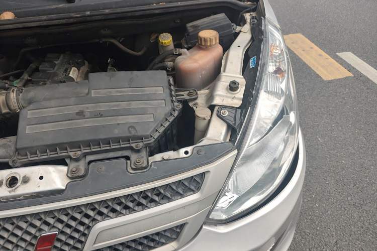 Used Wuling Rongguang V  Engine Bay Left