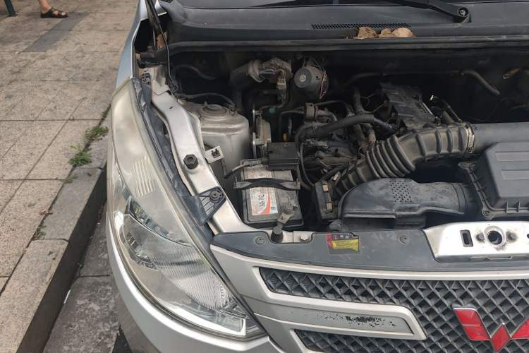 Used Wuling Rongguang V  Engine Bay Right