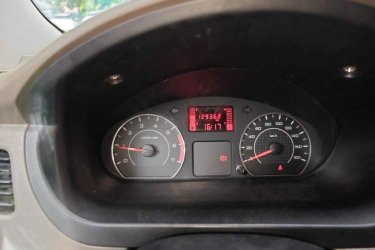 Used Wuling Rongguang V  Odometer Close Up
