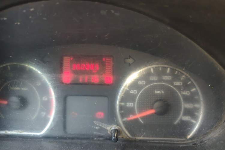 Used Wuling Rongguang V  Odometer Close Up