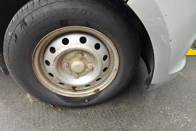 Used Wuling Rongguang V  Right Front Wheel Hub