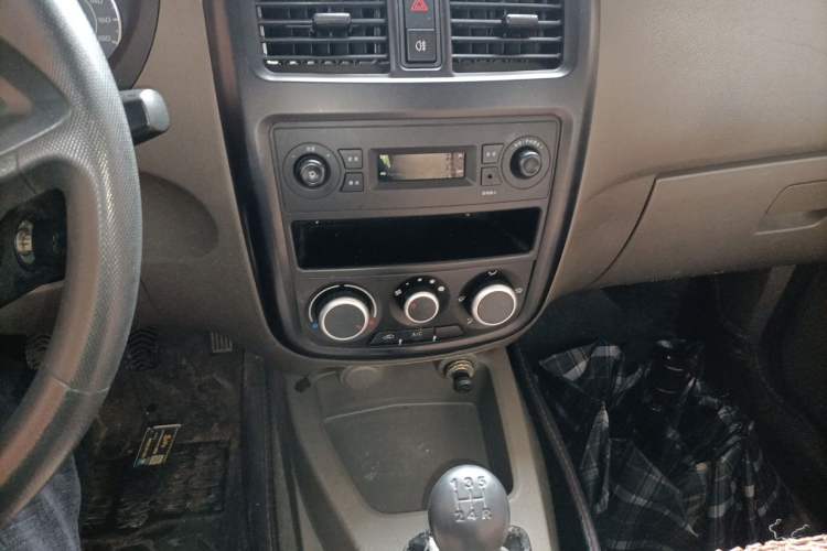 Used Wuling Rongguang V 2018 1.5L Practical Version Audio And AC Panel