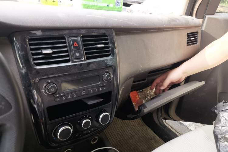 Used Wuling Rongguang V 2018 1.5L Practical Version Audio And AC Panel