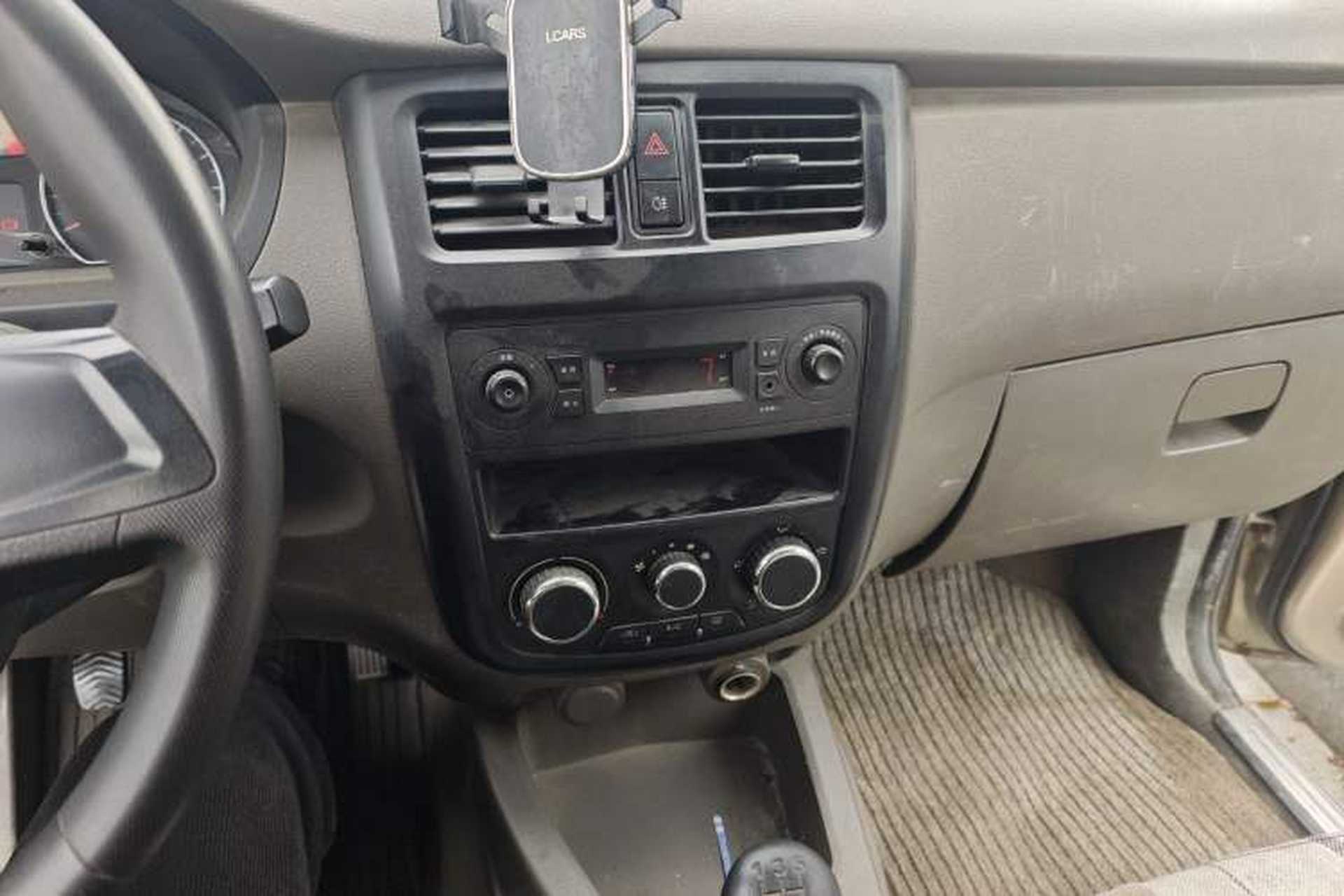 Used Wuling Rongguang V 2018 1.5L Practical Version Audio And AC Panel