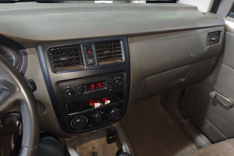 Used Wuling Rongguang V 2018 1.5L Practical Version Audio And AC Panel