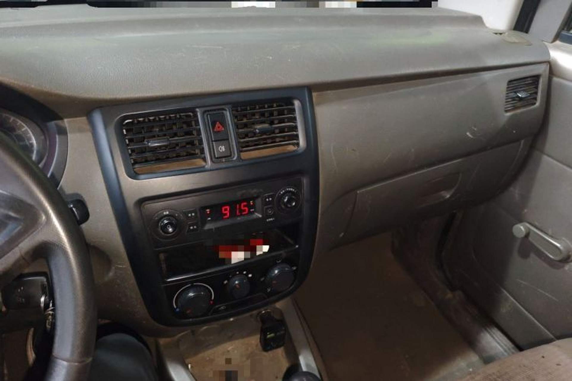 Used Wuling Rongguang V 2018 1.5L Practical Version Audio And AC Panel