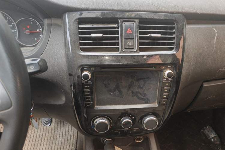 Used Wuling Rongguang V 2018 1.5L Standard Version Audio And AC Panel