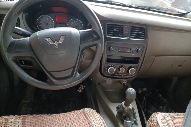 Used Wuling Rongguang V 2018 1.5L Practical Version Center Console
